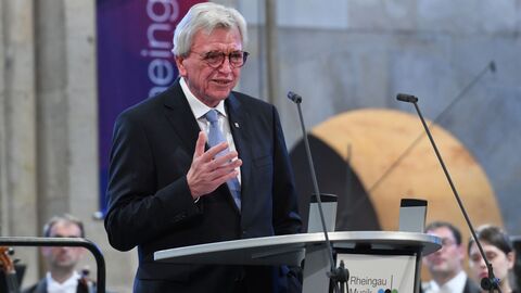Ministerpräsident Bouffier bei der Eröffnung des Rheingau Musik Festivals