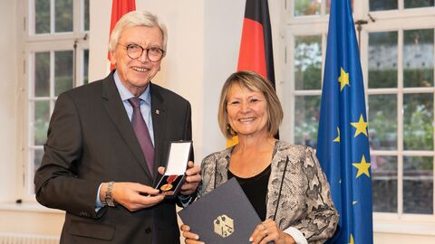 Auszeichnungen zu "75 Jahre Hessen"