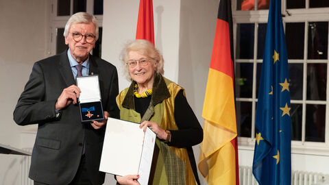 Auszeichnungen zu "75 Jahre Hessen"