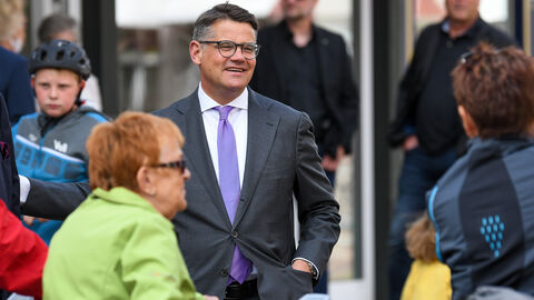 Ministerpräsident Boris Rhein im Gespräch mit Bürgerinnen und Bürgern in Korbach