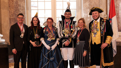 Ministerpräsident Boris Rhein und seine Frau Tanja Raab-Rhein empfangen im Schloss Biebrich in Wiesbaden hessische Fastnachtsvereine