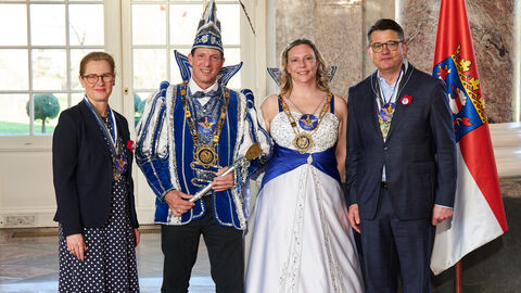 Ministerpräsident Boris Rhein und seine Frau Tanja Raab-Rhein empfangen im Schloss Biebrich in Wiesbaden Prinz Martin I. und Prinzessin Nadine II. von der Karnevalsgemeinschaft 1965 Holzhausen/Hahn e.V.; Martin Hoffmann, Nadine Blochel-Hoffmann